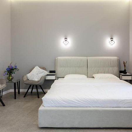 Two Bedrooms 13 Shpytalna Street Lemberg Exterior foto